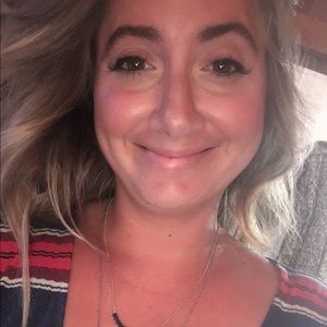 Meet your Posher, Caitlin